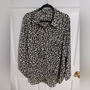 Motto sage leopard print business casual button front blouse plus-sized size 22